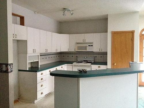 5th image of 3311 S Elm Ave