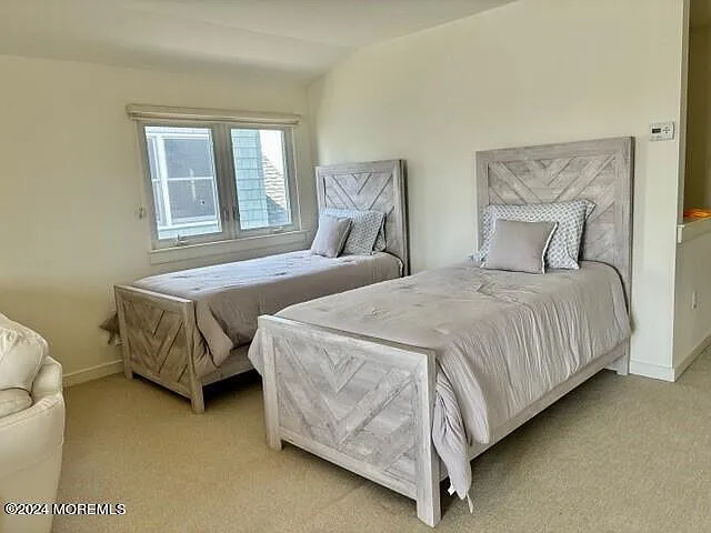 556 Riverside Dr — Photo 31
