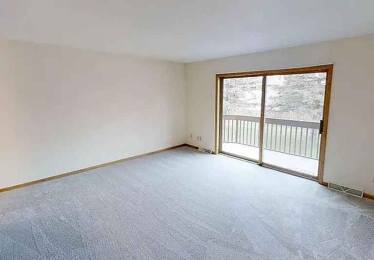 1114 Greenvale Ave W — Photo 13