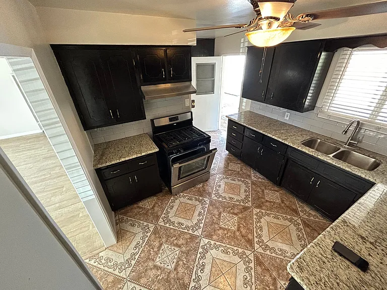 381 Frances Dr — Photo 4