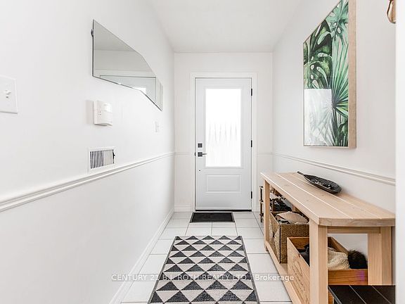 4th image of 782 Chestnut St