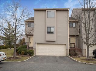 20 Queens Ct, Nanuet, NY 10954