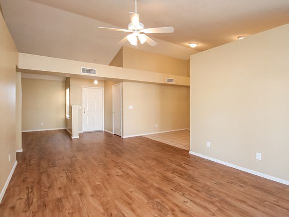 5th image of 102 W Ivyglen St