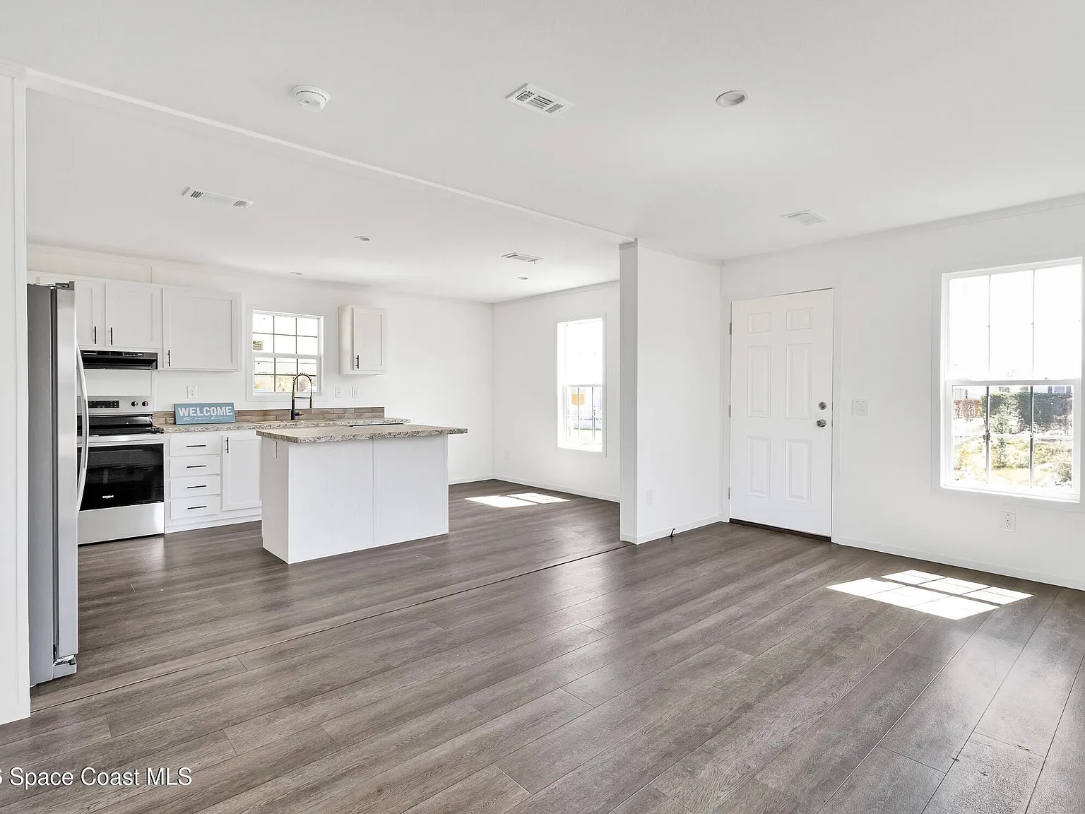 2 bed, 2.0 bath, 933 sqft, $1,800 — Photo 3