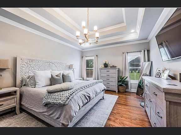 5th image of 268 Driftwood Ct