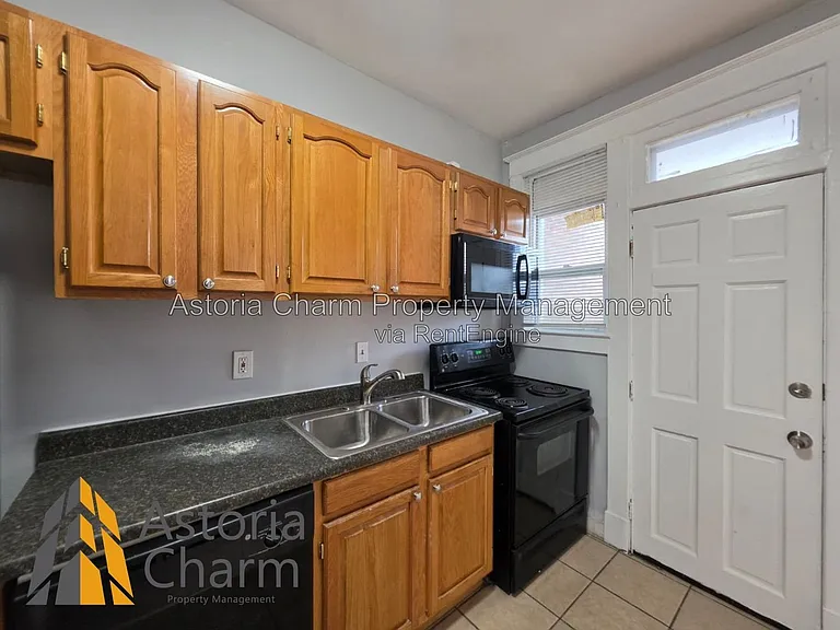 3016 Pelham Ave — Photo 14