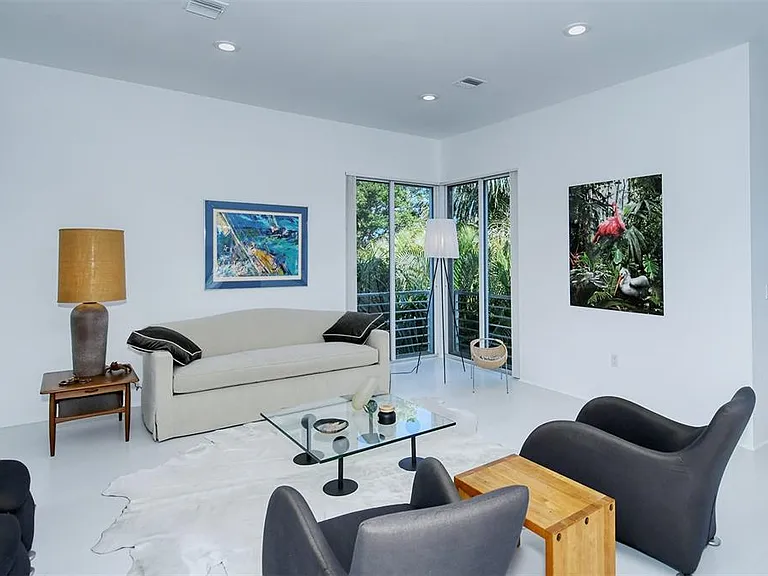 213 N Washington Dr — Photo 23