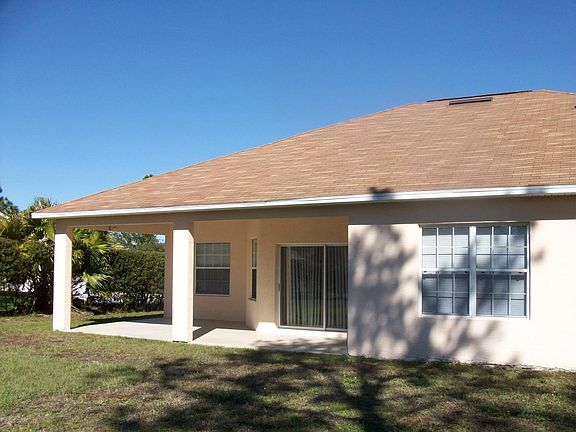 2nd image of 10 White Oak Ln