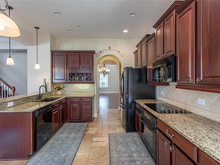 1608 Hanks Ave — Photo 21