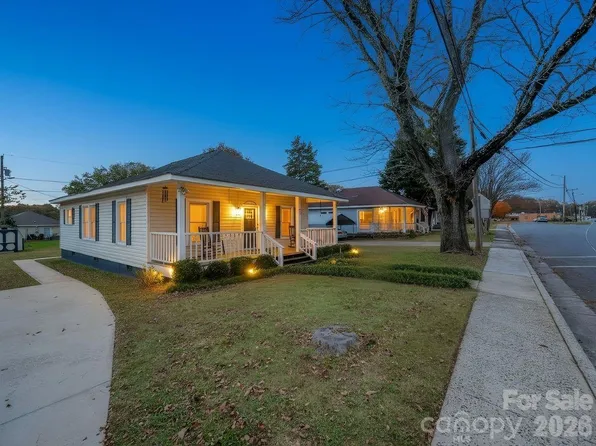 399 Woodlawn St, Belmont, NC 28012