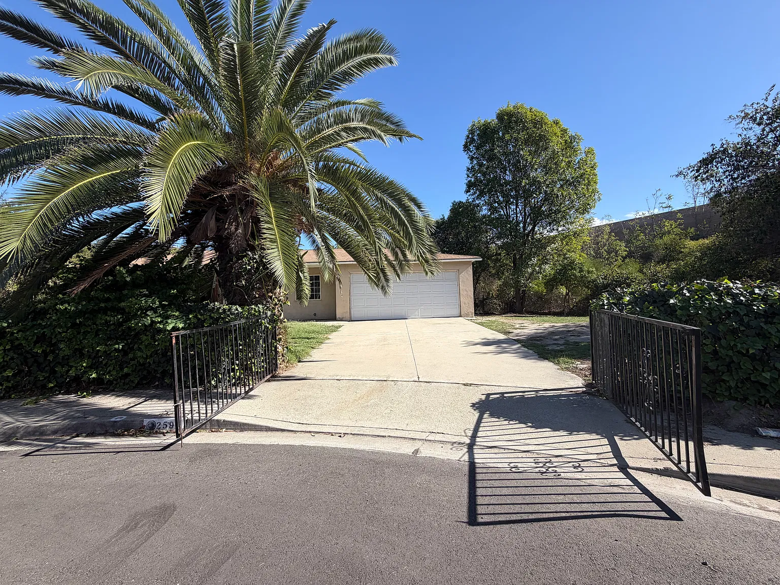 3 bed, 995 sqft, $3,195 — Photo 1