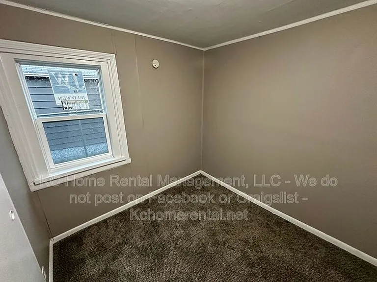 1200 E 23rd St S — Photo 23