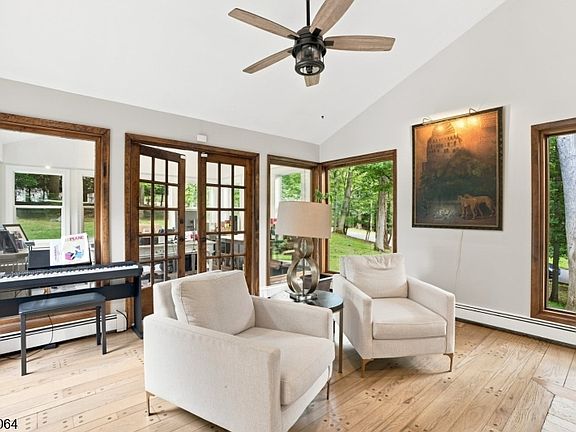 5th image of 7 Sleepy Hollow Rd