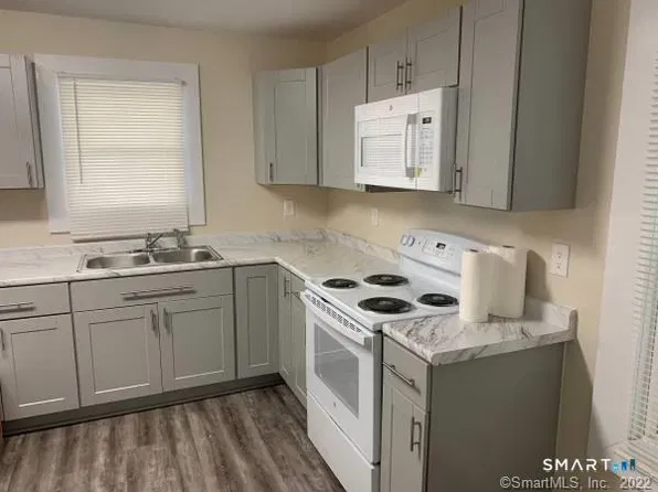 211 W Thames St #1, Norwich, CT 06360