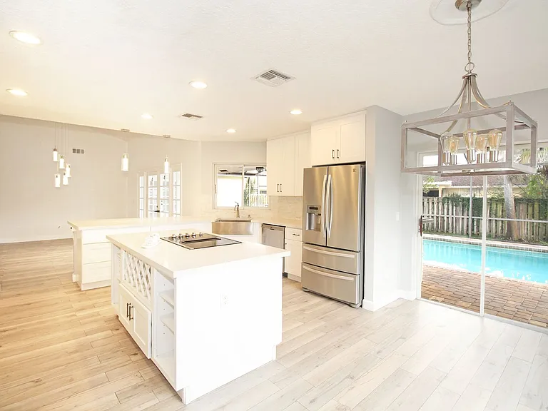 896 Rose Ct — Photo 26