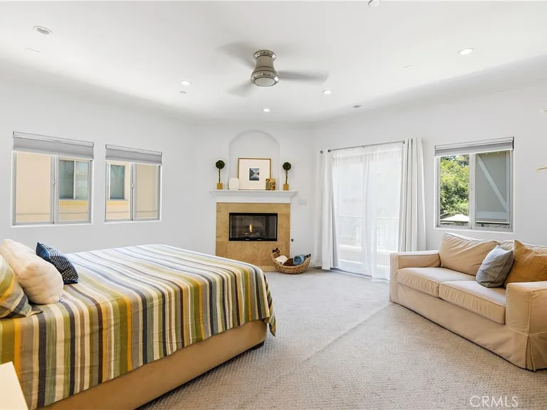 1207 Harkness Ln — Photo 19