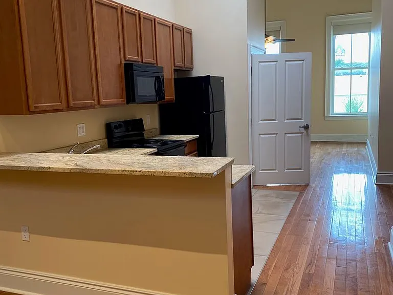 401 N Brady St — Photo 2