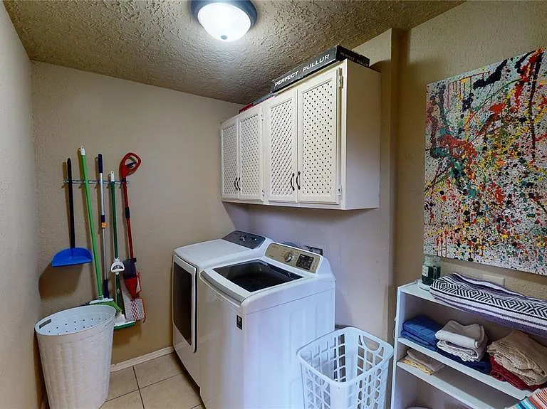 2408 W Boston St — Photo 23