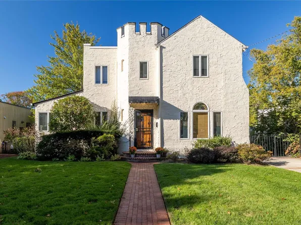 88 Fox Boulevard, Merrick, NY 11566