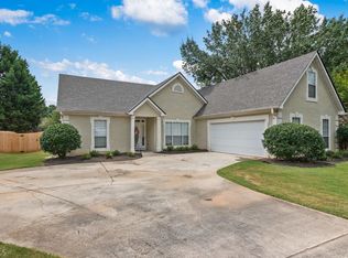 145 Kingsbrook Cir, Newnan, GA 30265