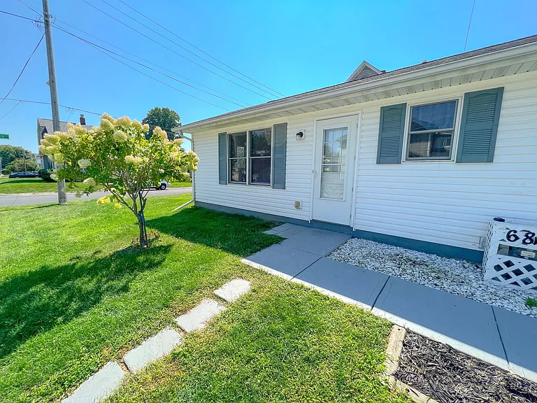 681 Maple Ave — Photo 7