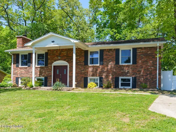 155 E Johns Rd, Radcliff, KY 40160