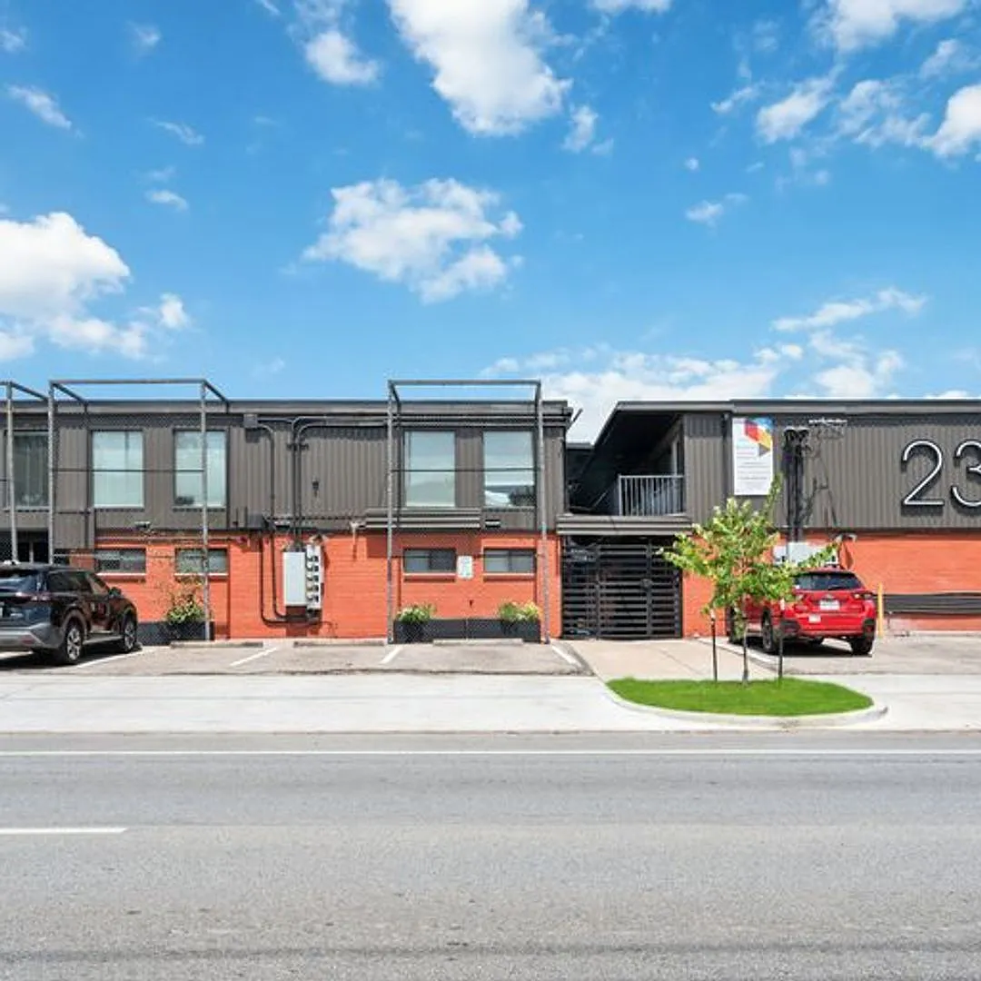 Dream Montrose - 2301 Commonwealth Street — Photo 3