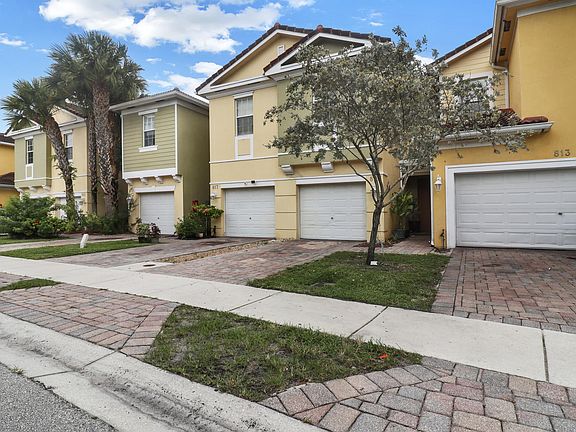 3rd image of 815 Pipers Cay Drive