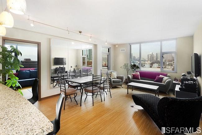 1st image of 170 King St Unit 1031