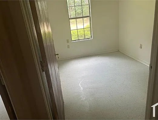 543 McGregor St S — Photo 3