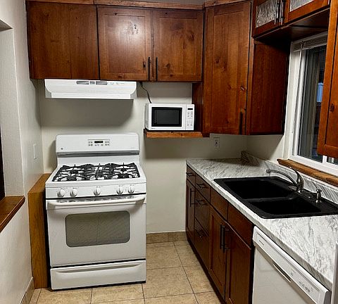 5th image of 4525 Yarrow St