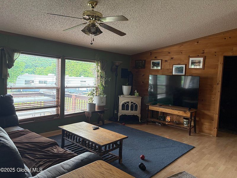 4th image of 278 Lakeview Avenue