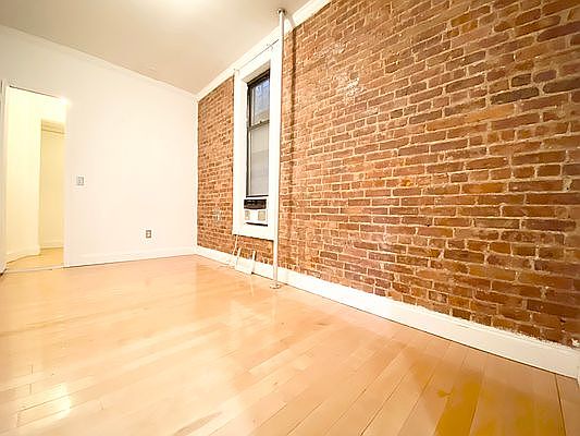 4th image of 309 E 83rd St Front 2C