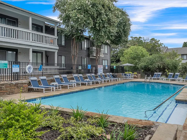 Riverwalk Apartments — Photo 17