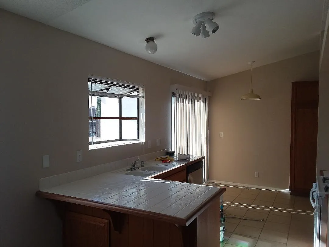 3 bed, 1352 sqft, $2,100 — Photo 3