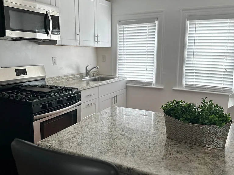 524 Warren Ave — Photo 6