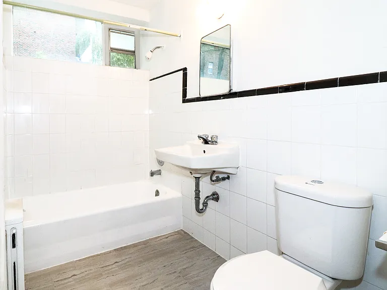 2507 Eglinton Ave W — Photo 15