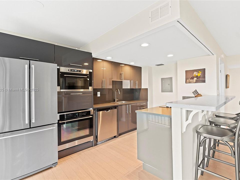 1st image of 18181 NE 31st Ct APT 2205