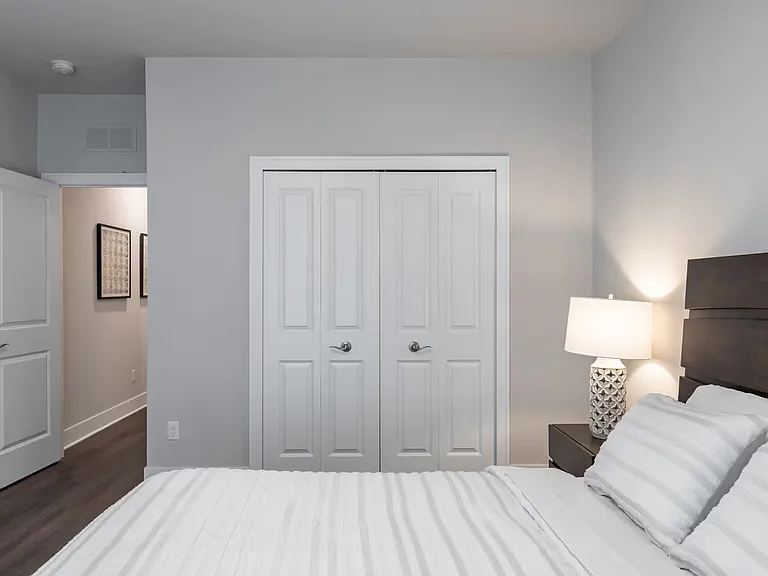 Barrington Square Luxury Apartments — Photo 41