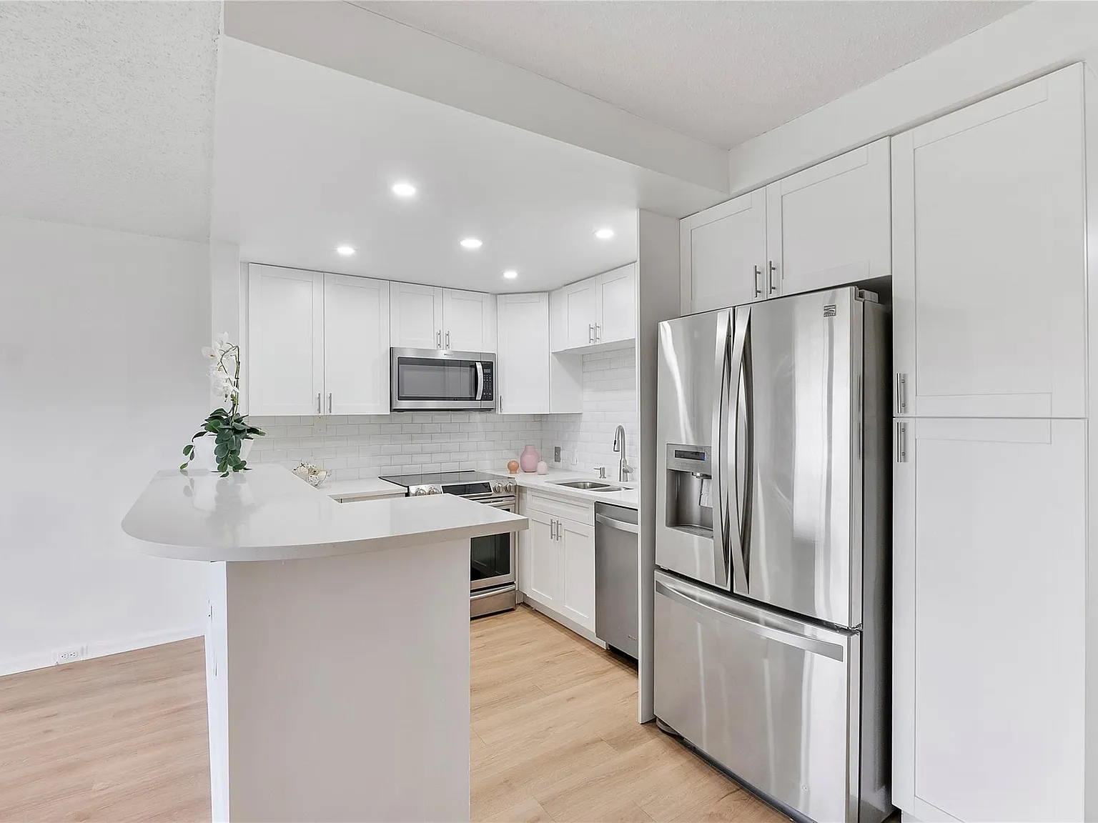 1 bed, 1.5 bath, 720 sqft, $1,700 — Photo 1