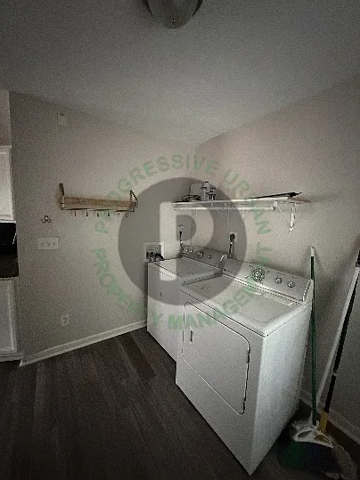 2562 West 10th Street - Lease Up Only - Upstairs — Photo 3