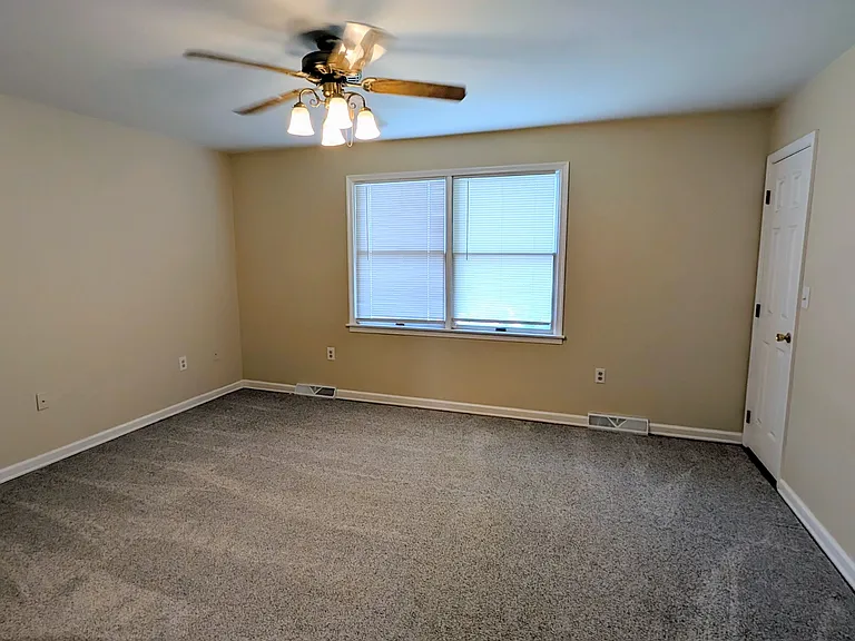 1816 Lakeside Dr — Photo 8
