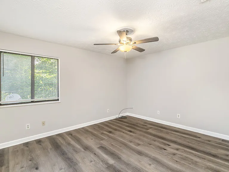 118 Ladbrook Ln #0 — Photo 16