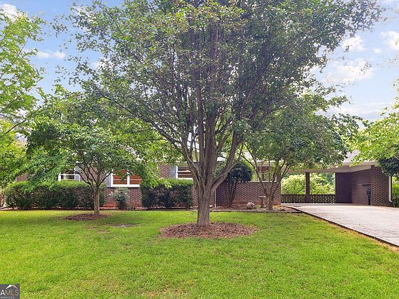 2nd image of 5117 Lakewood Dr