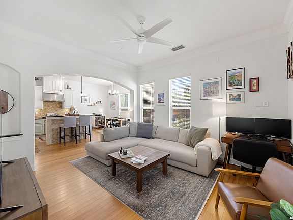 5th image of 502 E Park Ave. #1