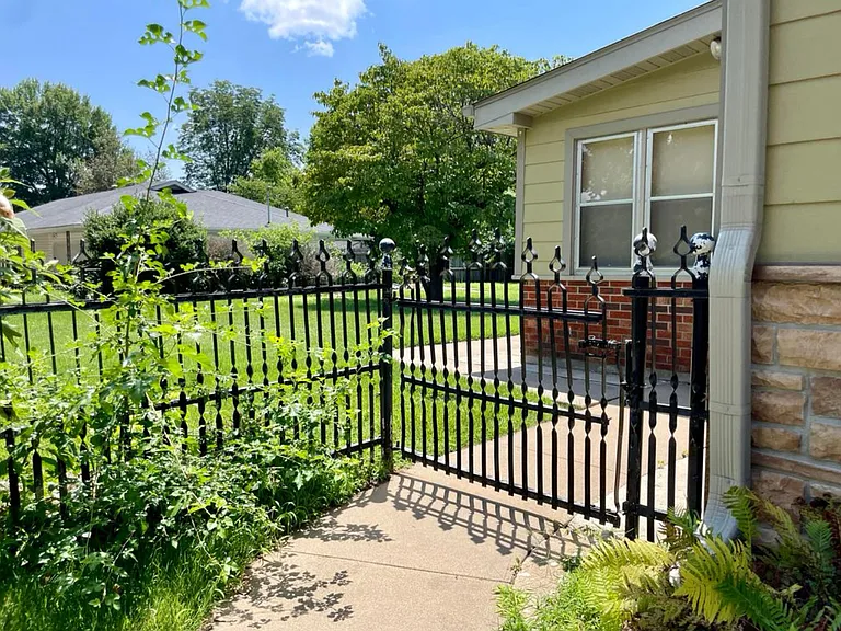 4044 S Broadway Ave — Photo 4