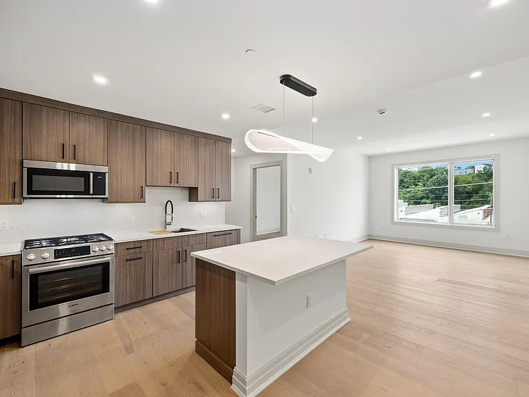 921 Madison St #508 — Photo 1