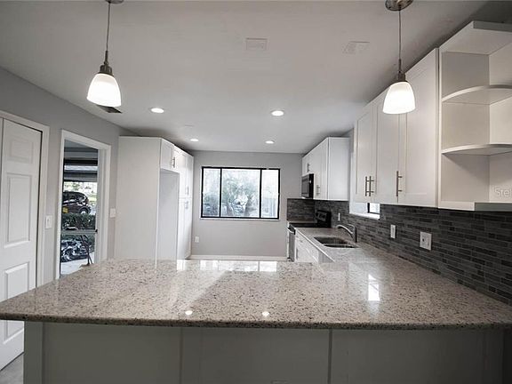 3rd image of 111 Crown Point Cir #1