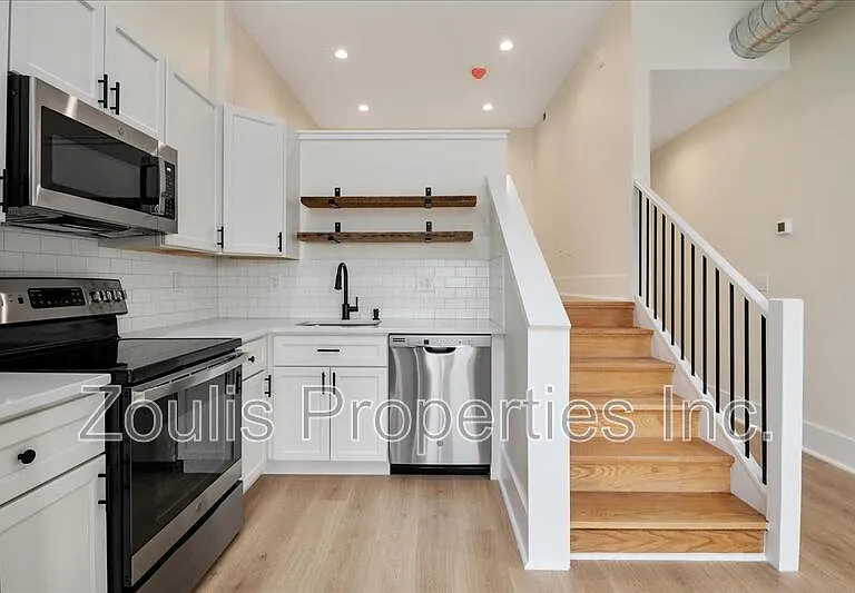 631 S Broadway #1-302 — Photo 7