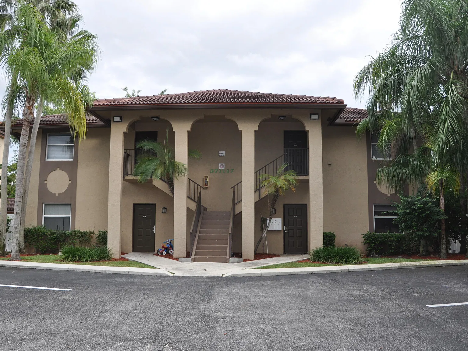 2 bed, 2.0 bath, 950 sqft, $2,200 — Photo 1